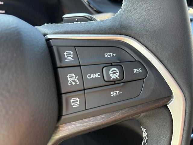 2027 Jeep Grand Cherokee GRAND CHEROKEE LAREDO ALTITUDE 4X4