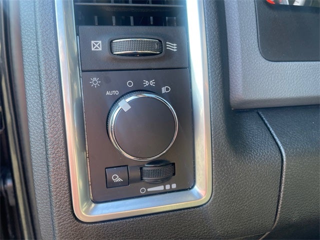 2019 RAM 1500 Classic SLT Crew Cab 4x4 6'4' Box