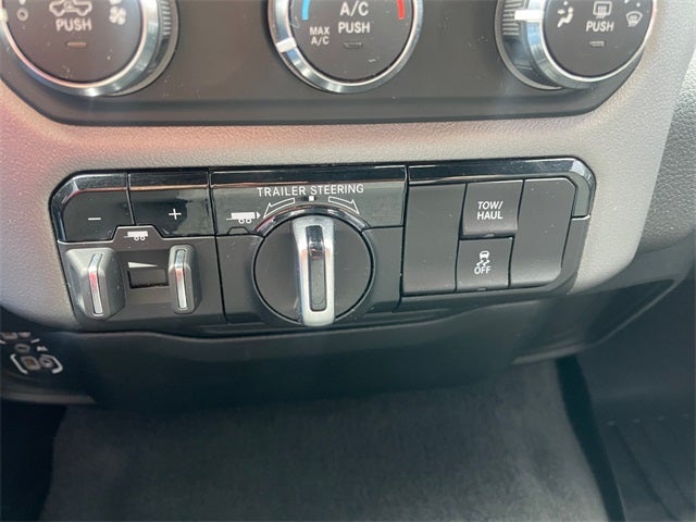 2024 RAM 1500 Big Horn Crew Cab 4x4 5'7' Box