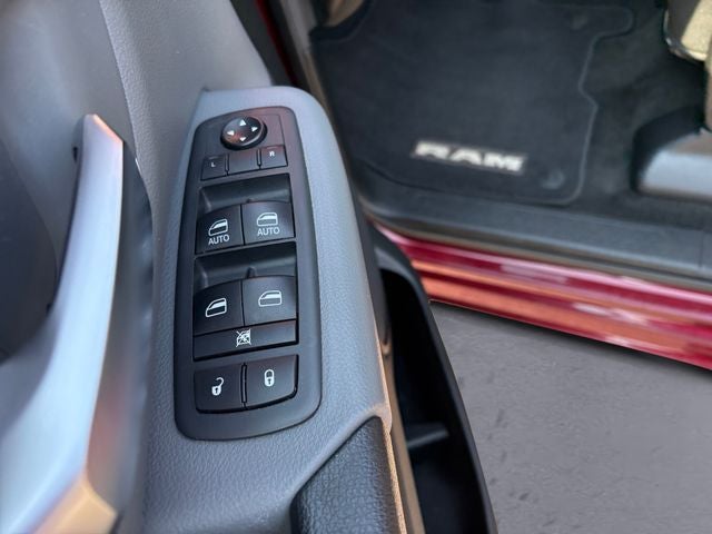 2020 RAM 1500 Big Horn Crew Cab 4x4 5'7' Box