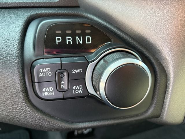 2020 RAM 1500 Big Horn Crew Cab 4x4 5'7' Box