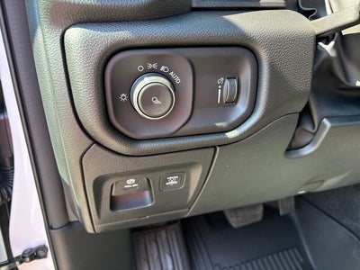 2026 RAM Ram 1500 RAM 1500 TRADESMAN CREW CAB 4X4 5'7' BOX