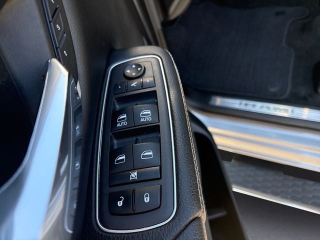 2022 RAM 1500 Laramie Crew Cab 4x4 5'7' Box