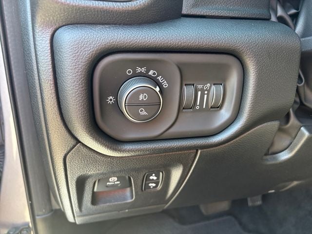 2022 RAM 1500 Laramie Crew Cab 4x4 5'7' Box