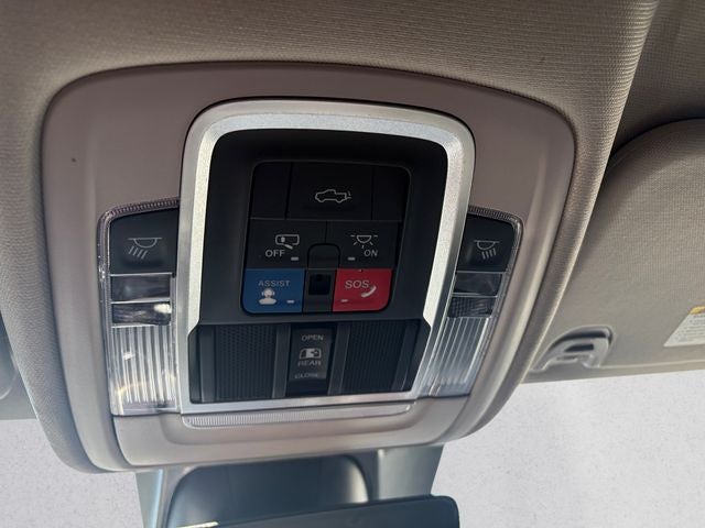 2022 RAM 1500 Laramie Crew Cab 4x4 5'7' Box