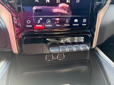 2022 RAM 1500 Laramie Crew Cab 4x4 5'7' Box