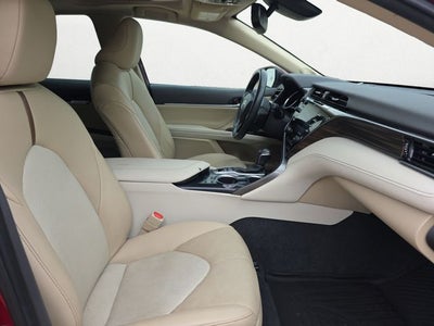 2020 Toyota Camry Hybrid XLE
