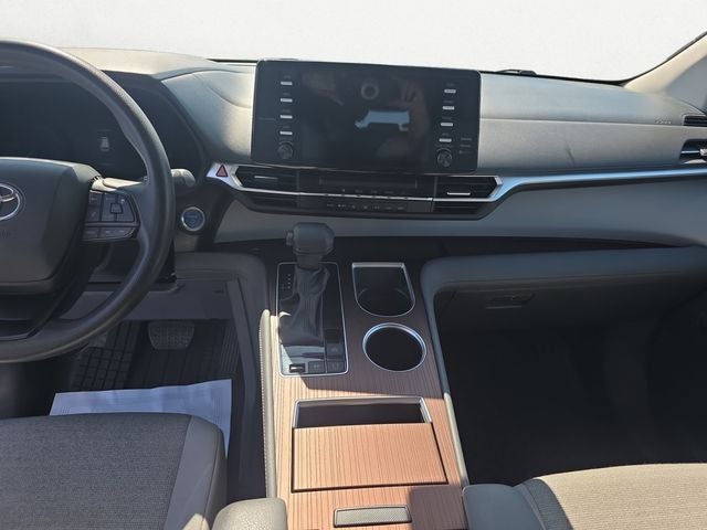 2024 Toyota Sienna LE 8 Passenger