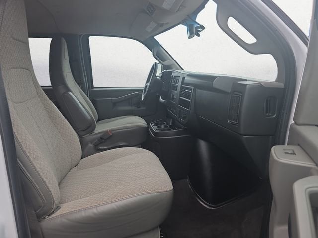 2023 Chevrolet Express Passenger 3500 1LS
