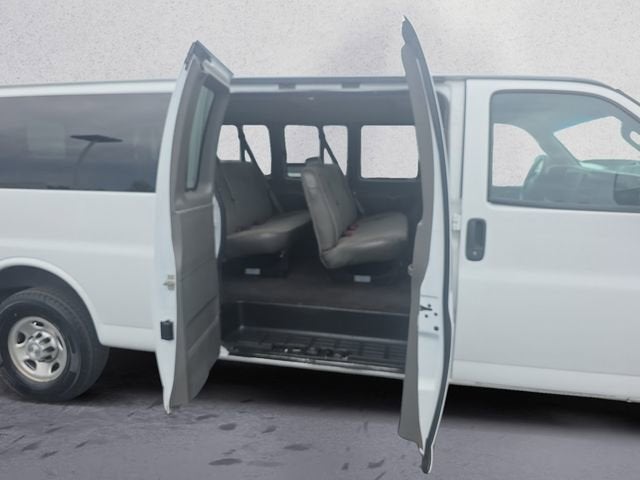 2023 Chevrolet Express Passenger 3500 1LS