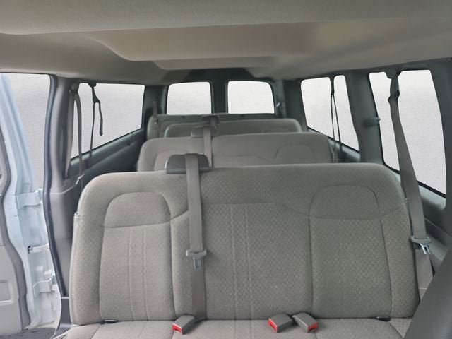2023 Chevrolet Express Passenger 3500 1LS