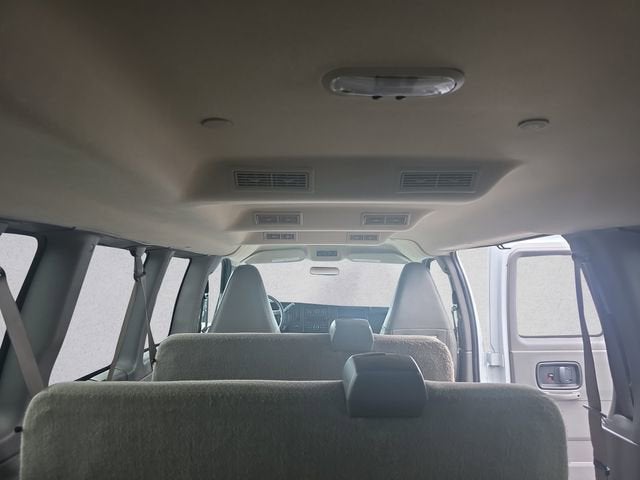 2023 Chevrolet Express Passenger 3500 1LS