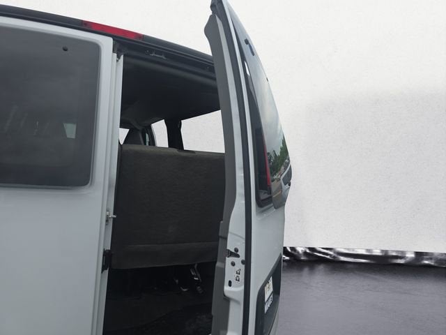 2023 Chevrolet Express Passenger 3500 1LS