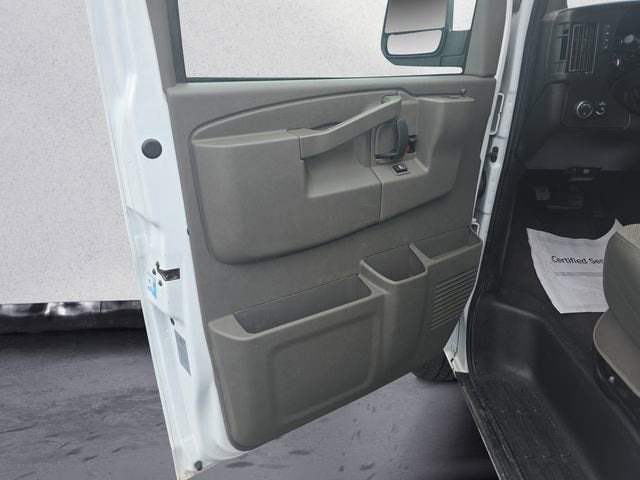 2023 Chevrolet Express Passenger 3500 1LS