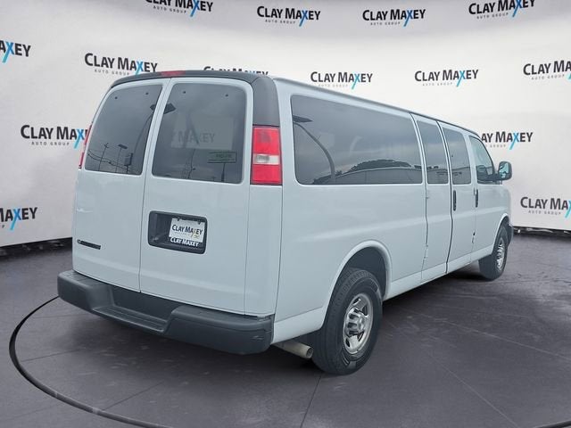 2023 Chevrolet Express Passenger 3500 1LS
