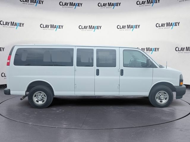 2023 Chevrolet Express Passenger 3500 1LS