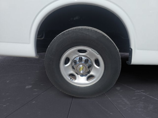 2024 Chevrolet Express Passenger 3500 1LT