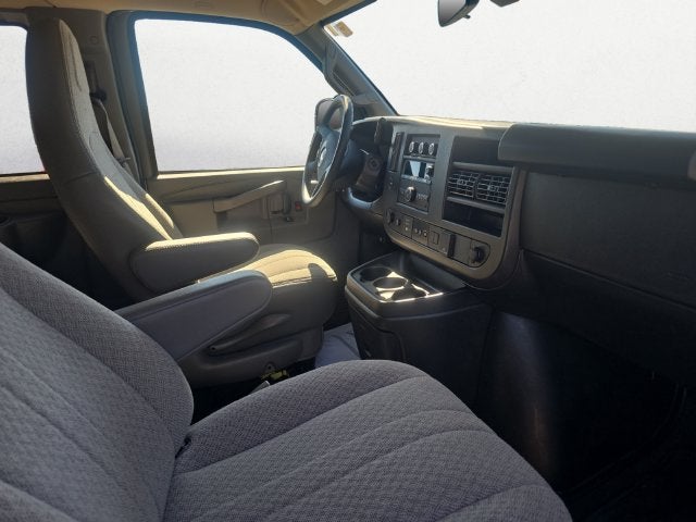 2024 Chevrolet Express Passenger 3500 1LT