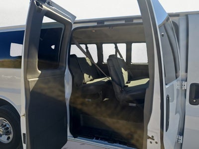 2024 Chevrolet Express Passenger 3500 1LT
