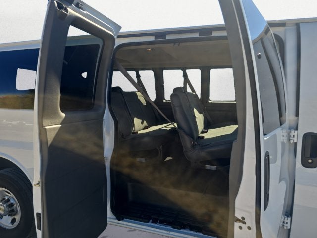 2024 Chevrolet Express Passenger 3500 1LT