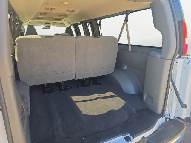 2024 Chevrolet Express Passenger 3500 1LT