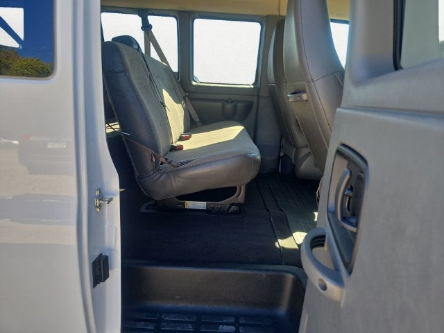 2024 Chevrolet Express Passenger 3500 1LT