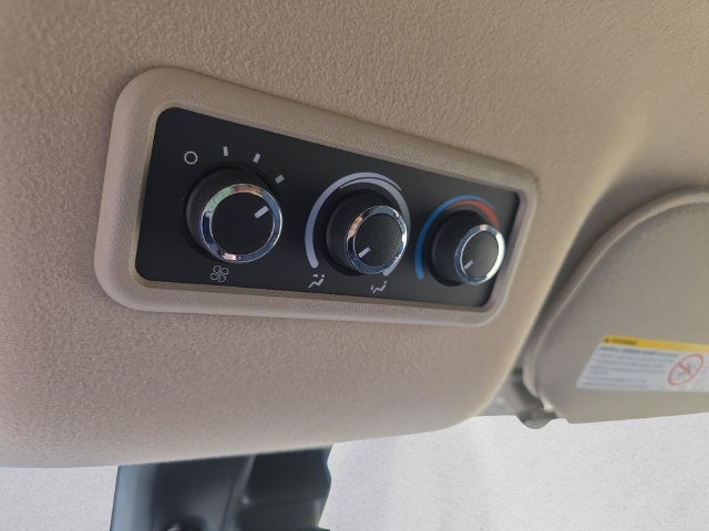 2024 Chevrolet Express Passenger 3500 1LT