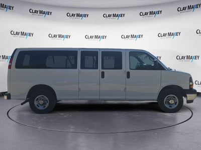 2024 Chevrolet Express Passenger 3500 1LT