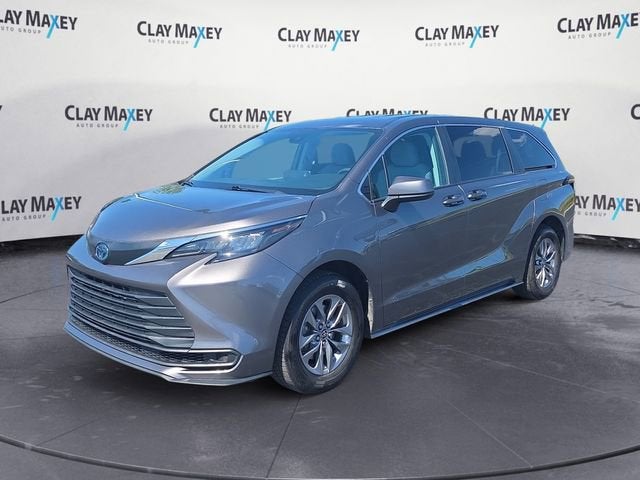 2024 Toyota Sienna LE