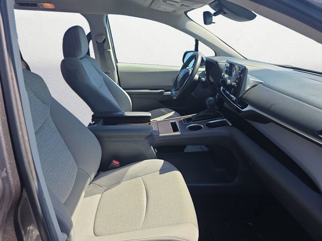 2024 Toyota Sienna LE