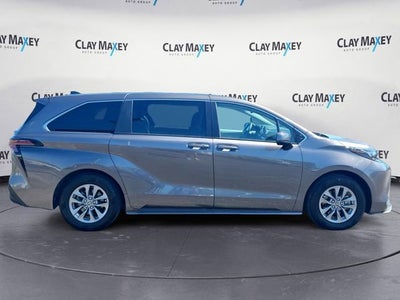 2024 Toyota Sienna LE
