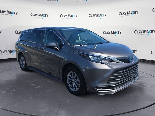 2024 Toyota Sienna LE