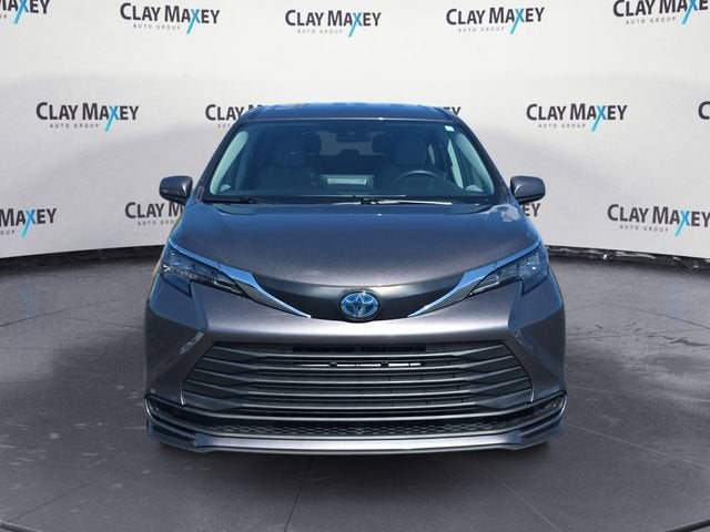 2024 Toyota Sienna LE
