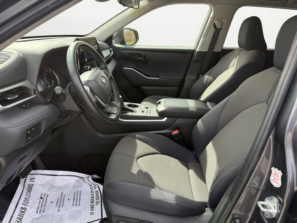 2024 Toyota Highlander LE