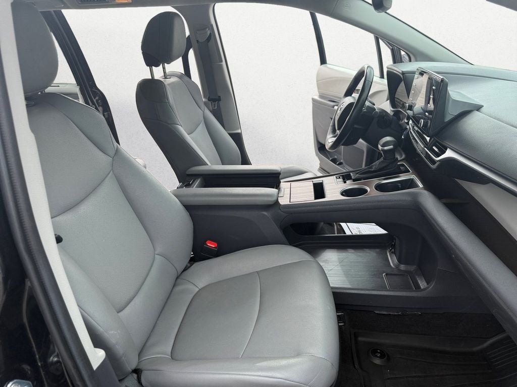 2024 Toyota Sienna XLE 8 Passenger