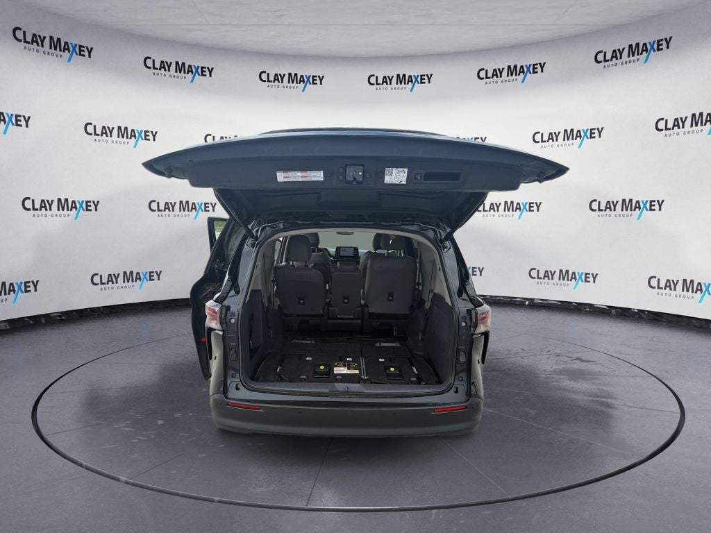 2024 Toyota Sienna XLE 8 Passenger