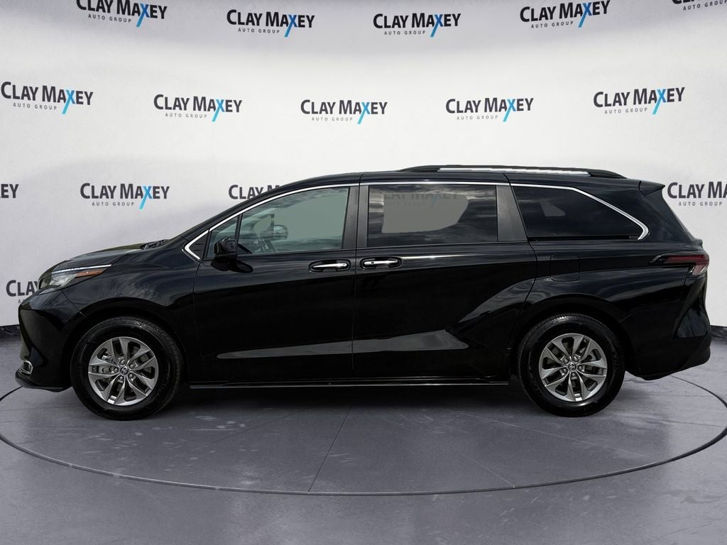 2024 Toyota Sienna XLE 8 Passenger