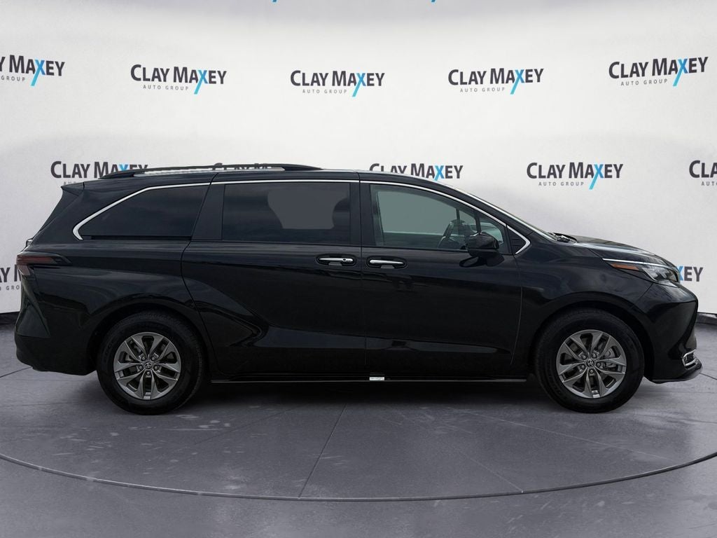 2024 Toyota Sienna XLE 8 Passenger