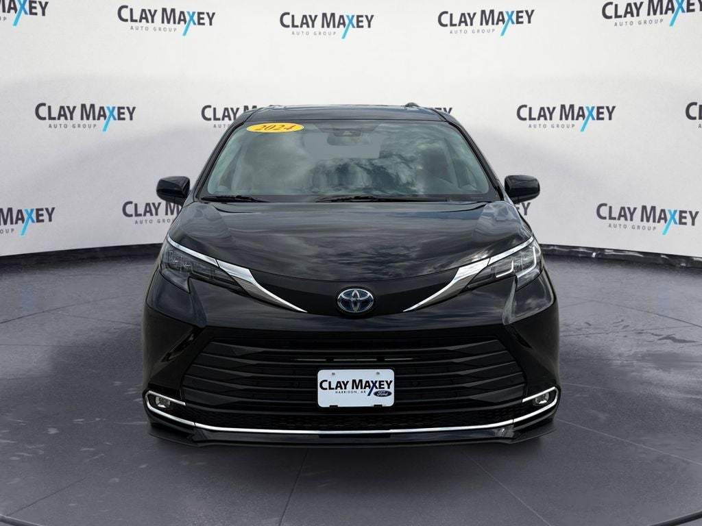 2024 Toyota Sienna XLE 8 Passenger
