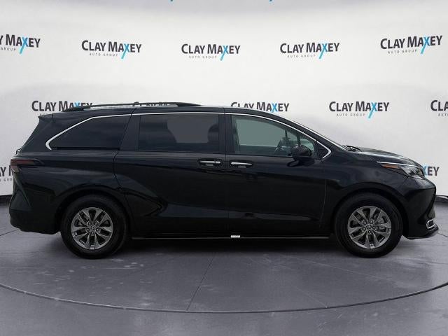 2024 Toyota Sienna XLE 8 Passenger