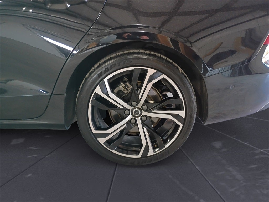 2024 Volvo S60 B5 Plus Dark Theme