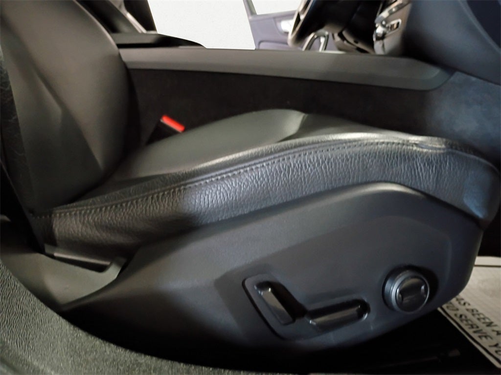 2024 Volvo S60 B5 Plus Dark Theme