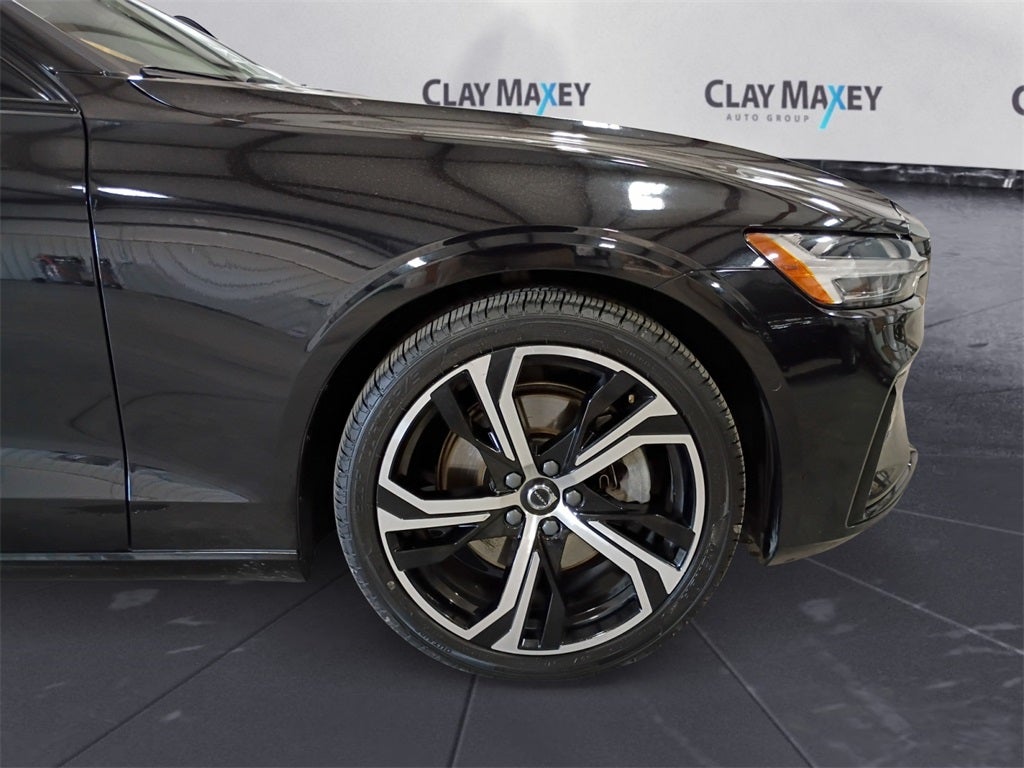 2024 Volvo S60 B5 Plus Dark Theme