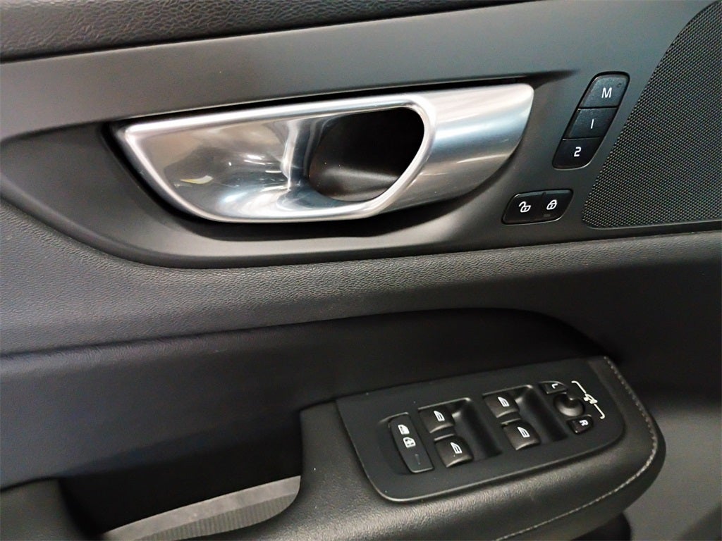 2024 Volvo S60 B5 Plus Dark Theme