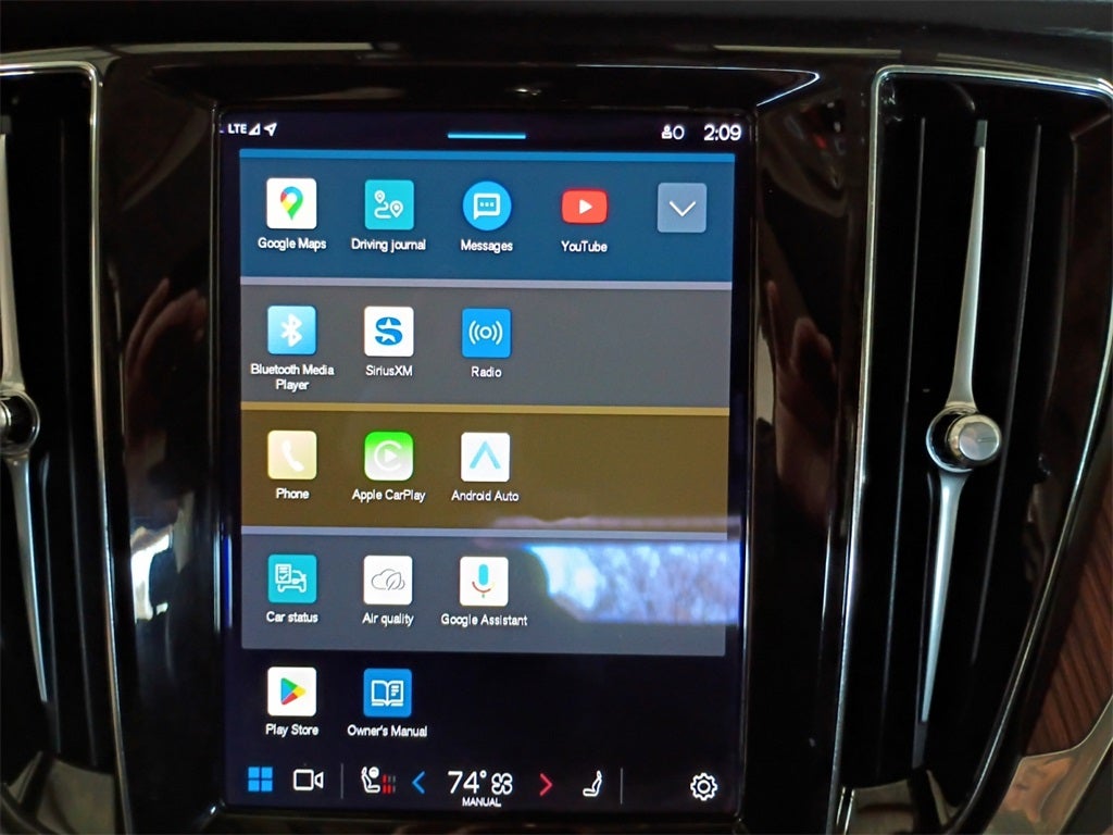 2024 Volvo S60 B5 Plus Dark Theme