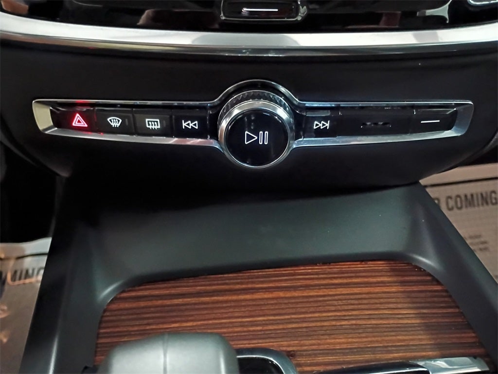 2024 Volvo S60 B5 Plus Dark Theme