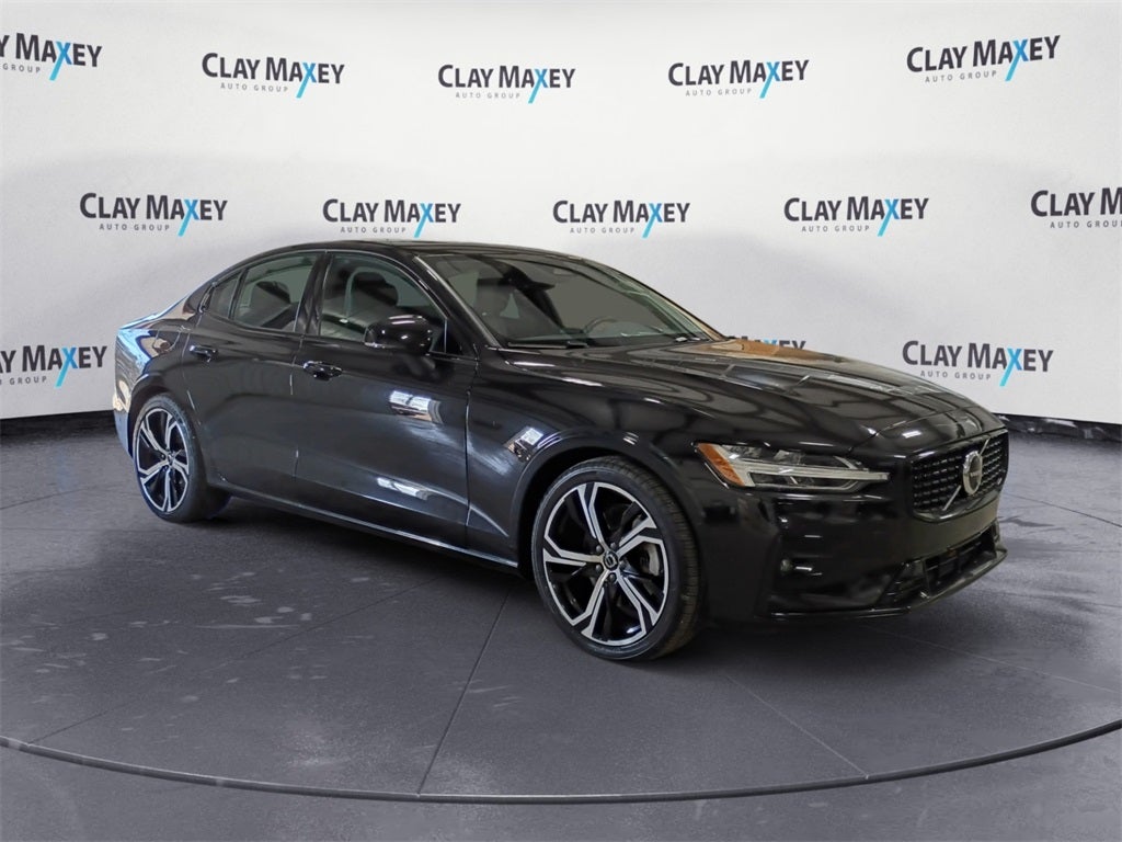 2024 Volvo S60 B5 Plus Dark Theme